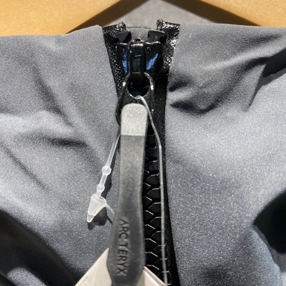 Arc'teryx BEAMS Hardshell Jacket - image 3